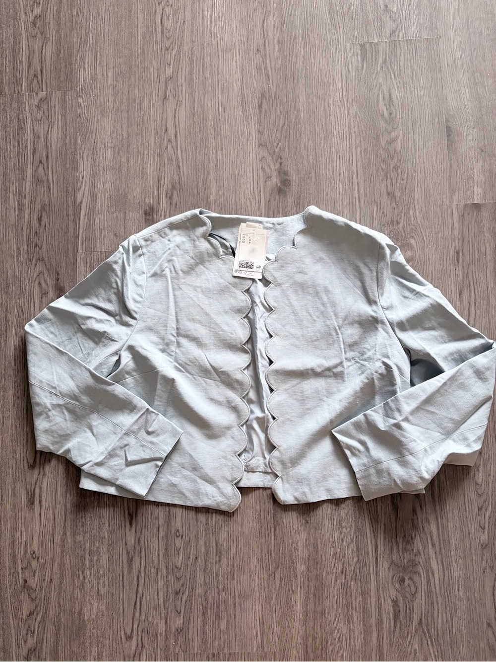Scallop-Edge Light Blue Jacket - Picture 4 of 6